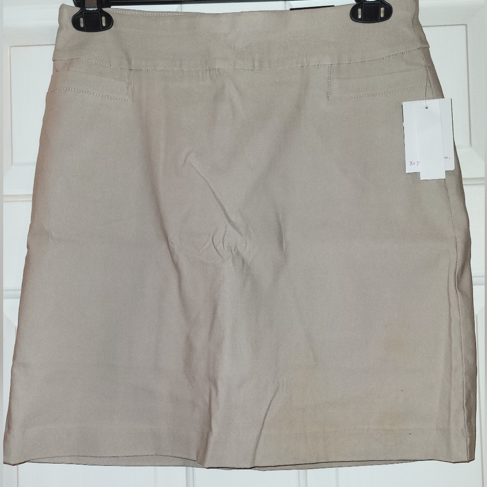 Kim Roger's size 8A pull on skort